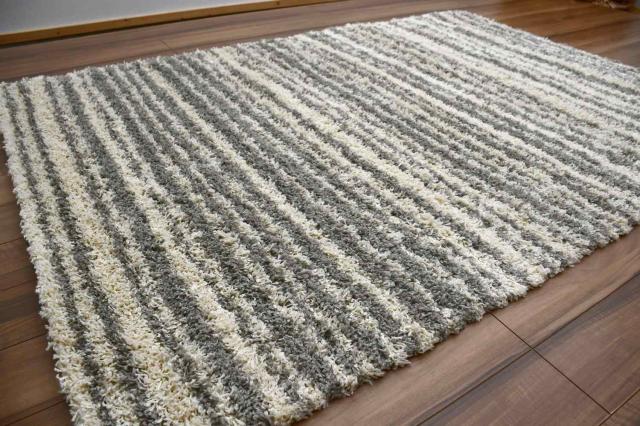 ストライプラググレー