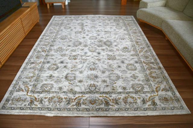 上品なアイボリー色