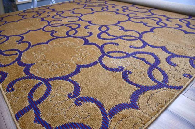 絨毯キャメル色