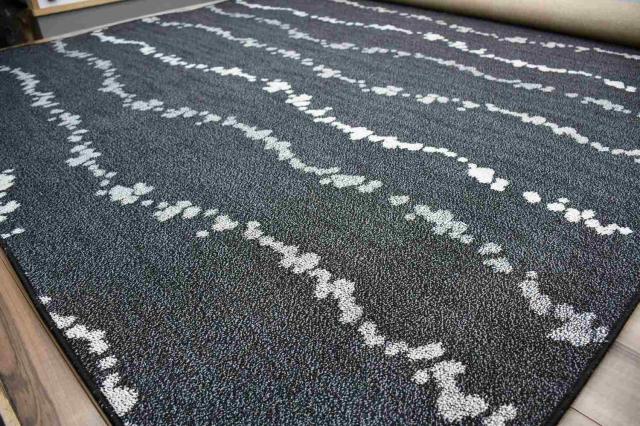 黒系じゅうたん