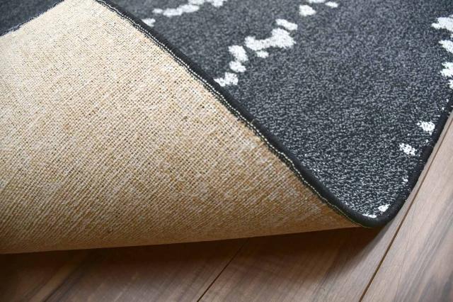 カーペット裏は麻