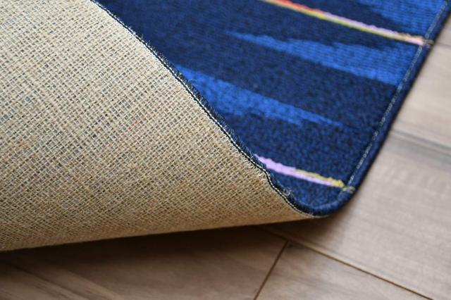 カーペット裏は麻