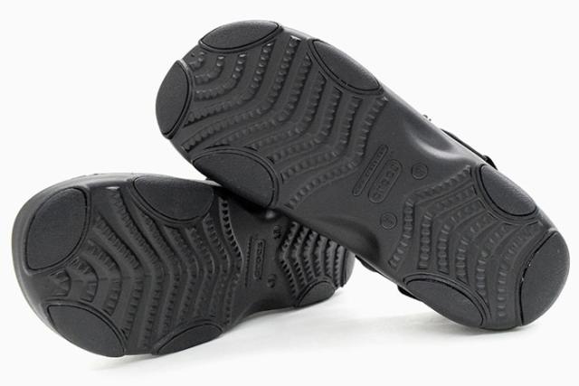 crocsクロックスのサンダル クラシック オールテレイン07