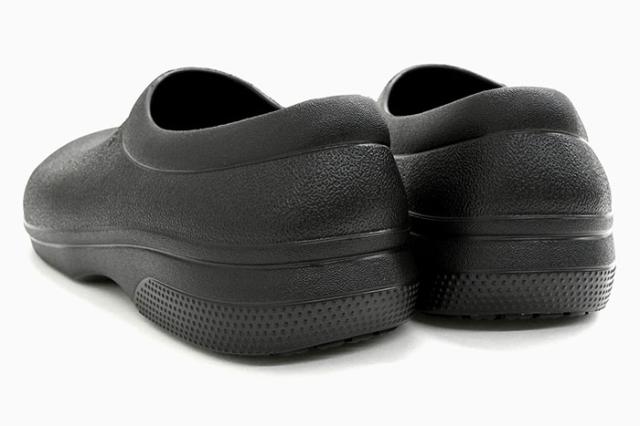 crocsクロックスのスニーカー ON THE CLOCK WORK SLIP ON04