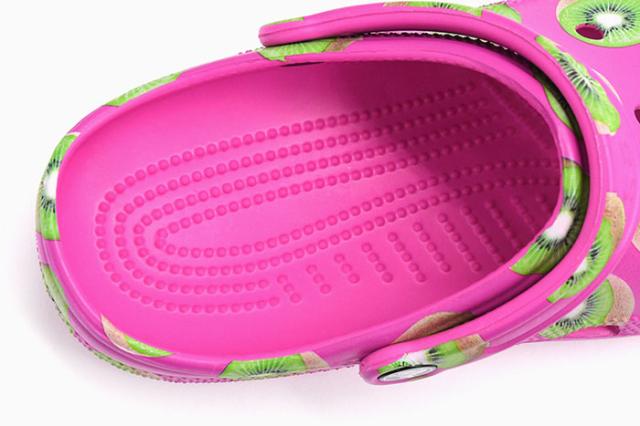 crocsクロックスのサンダル クラシック ハイパー リアル クロッグ04