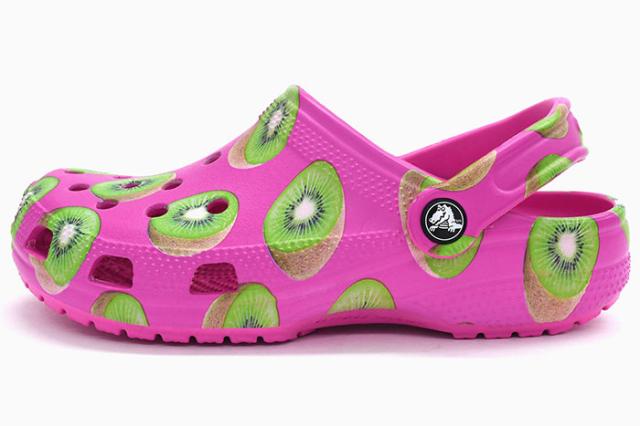 crocsクロックスのサンダル クラシック ハイパー リアル クロッグ06