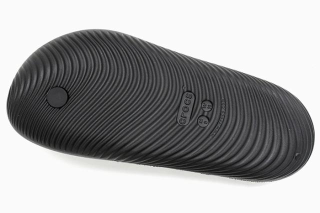crocsクロックスのサンダル メロウ リカバリー フリップ07