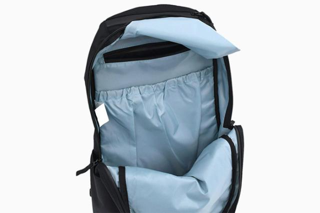 KELTYケルティのバッグ Urban Flat Iron Daypack07