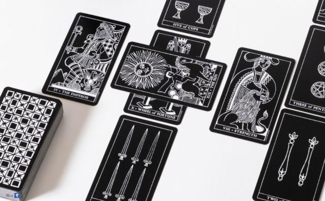 インバージョン タロット（缶ケース） Inversion Tarot in a Tinのカードイメージ