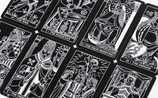 インバージョン タロット（缶ケース） Inversion Tarot in a Tin INVERSION TAROT IN A TIN