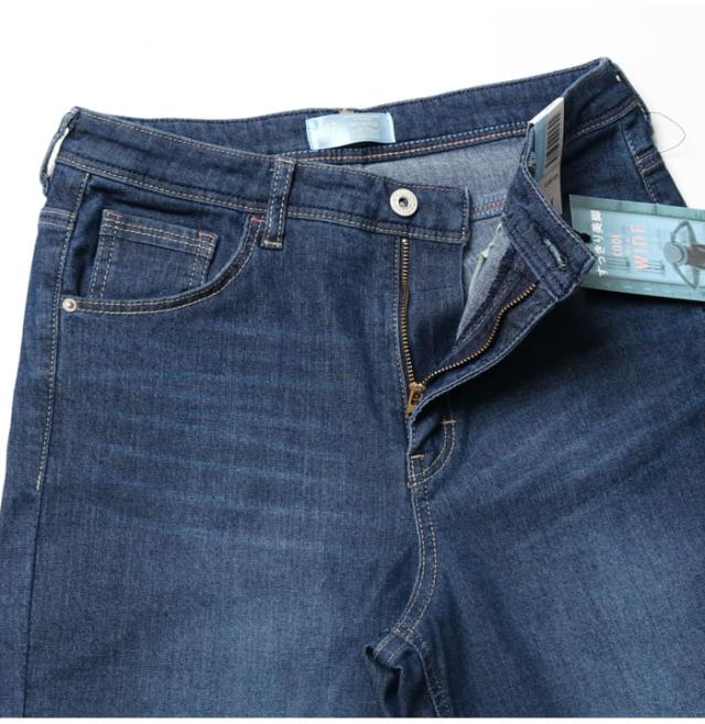 股上深めで安心感があり、流行りに左右されないC17らしいオーソドックスな腰回り。