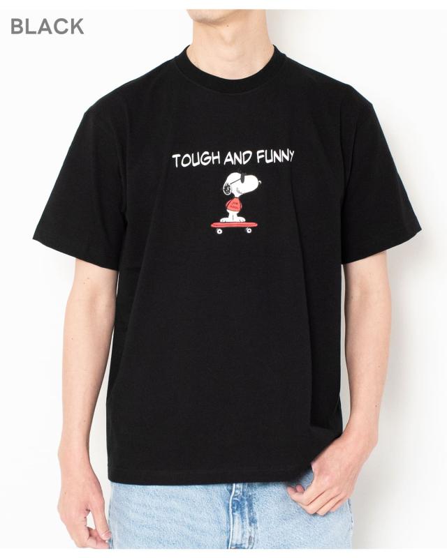 一枚で決まる黒はサラリとデニムやショーパンに合わせて大人かわいいスタイルを楽しんで