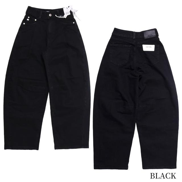ブラックデニムの全体画像