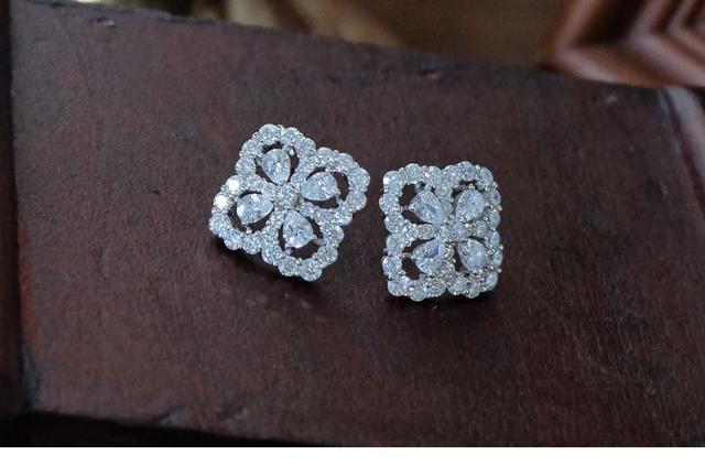 マリリン フラワー ネックレス & ピアス セット