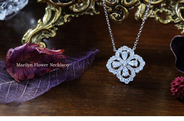 どの角度から見ても美しいシルエット マリリン フラワー ネックレス & ピアス & リング セット