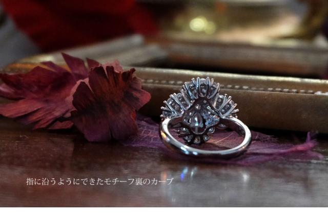 どの角度から見ても美しいシルエット マリリン フラワー ネックレス & ピアス & リング セット