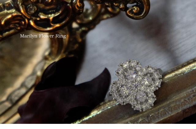 どの角度から見ても美しいシルエット マリリン フラワー ネックレス & ピアス & リング セット