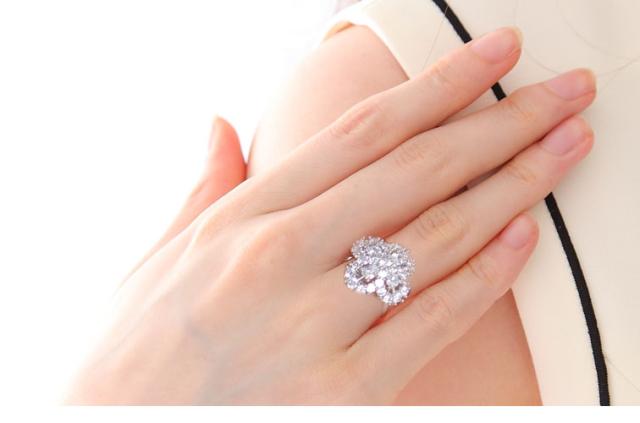 マリリン フラワー ネックレス & ピアス & リング セット