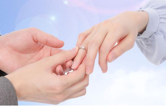 モアサナイト ソリティア リング