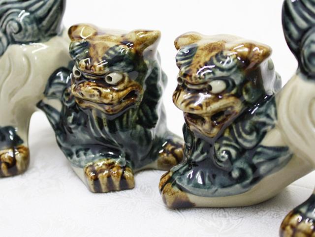 琉球焼きシーサー（小）伏せ横向き アップ