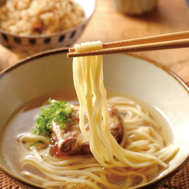 沖縄そば 琉球生麺 sui 軟骨ソーキ付