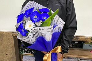 ガーベラ 青 ブルー 白 ホワイト ホワイトデー　開店開業 アレンジメント　送料無料