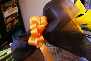 送料無料 黄色 カラー 花　花束