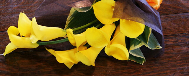 【送料無料】黄色いカラーのナチュラルブーケ（花束）