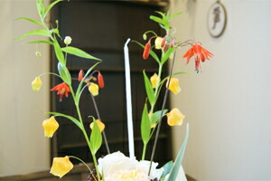 クリスマス　アレンジメント　イエロー　オレンジ　キャンドル　花束