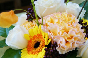 イエロー　ベル　サンダーソニア　花束　クリスマス　キャンドル