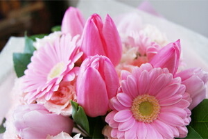 ホワイトデー 花瓶のいらない花束 チューリップ