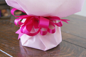 ホワイトデー 花瓶のいらない花束 チューリップ