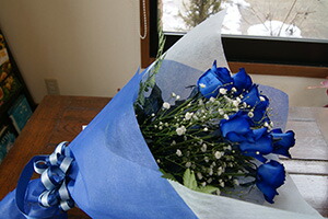 ブルーローズの花束 青ばらの花束 ラッピング