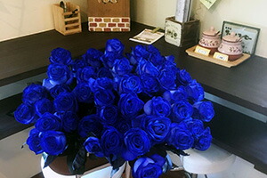 ブルーローズの花束 青ばらの花束 雰囲気