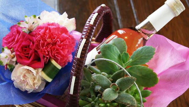 敬老の日　花束と梅酒　ファーストビュー