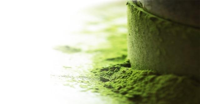 厳選した茶葉を丹念に石臼挽きした宇治抹茶を贅沢に使用