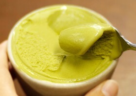 玄米茶特有の香ばしさが優しく口に広がり、玄米茶そのものを感じていただけるアイス。 