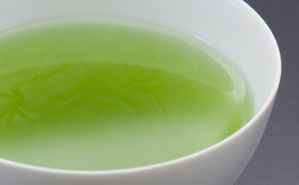 お茶の色:香ばし抹茶入り玄米茶
