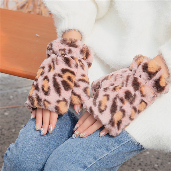 UGG ヒョウ柄 手袋 ✨ UGG アグ オーストラリア ムートンブーツ ヒョウ柄 y2k
