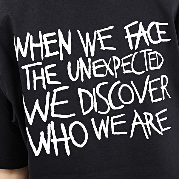 MONCLER　モンクレール　T-SHIRT　Tシャツ ロゴ バックプリント ロゴTシャツ コットン シンプル 半袖 レタリング クルーネック レディース　8C000 10 829FB 001 999