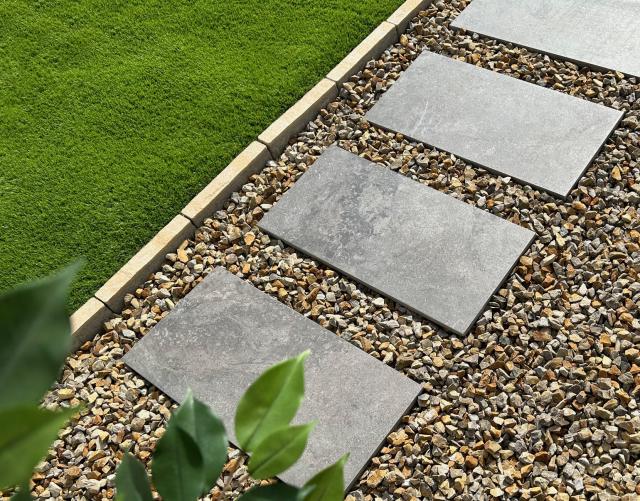 砂利芝生の庭用見切り材