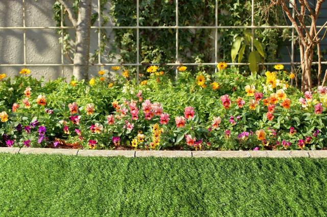 砂利芝生の庭用見切り材