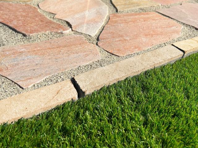 砂利芝生の庭用見切り材