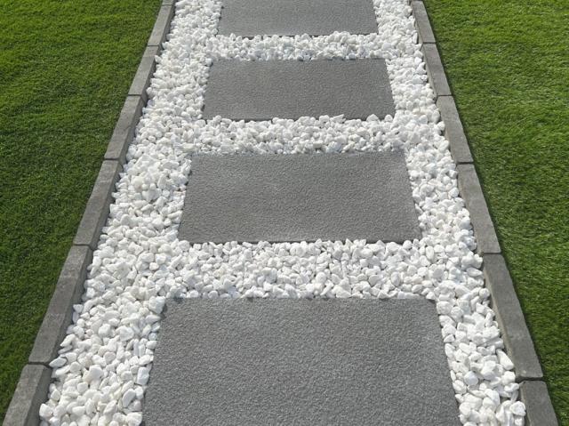 砂利芝生の庭用見切り材