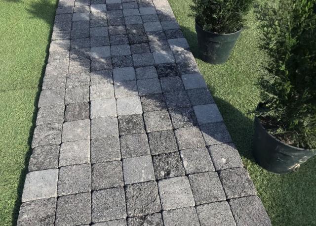 敷石 ピンコロ石 溶岩石の施工写真