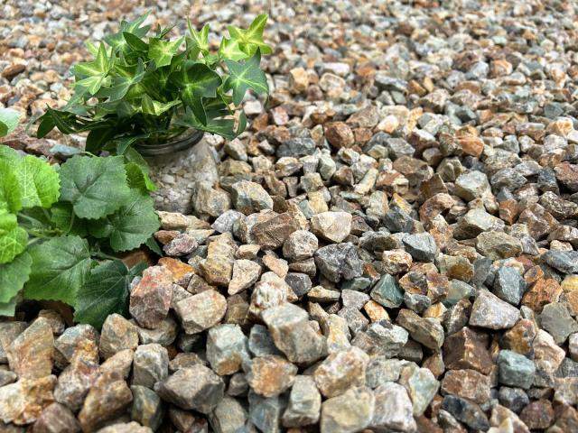 砂利 ブラウン 茶色 洋風 庭 砂利 砕石