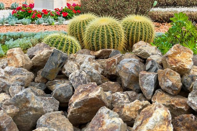 庭石 割栗石の施工写真