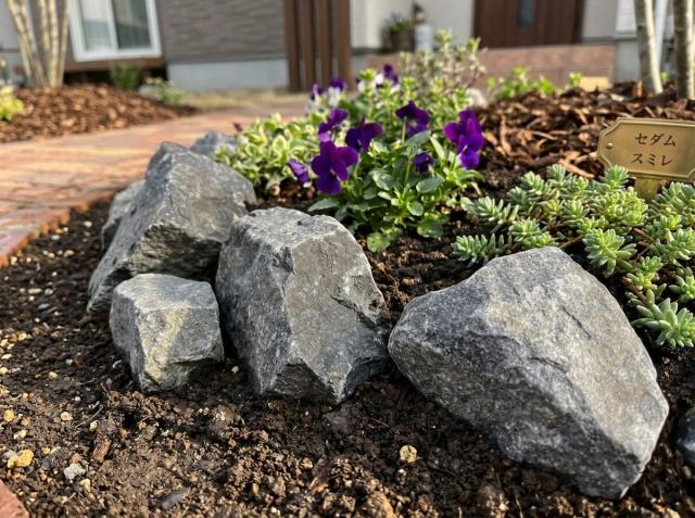 庭石 割栗石の施工写真