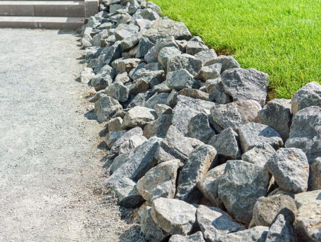 庭石 割栗石の施工写真