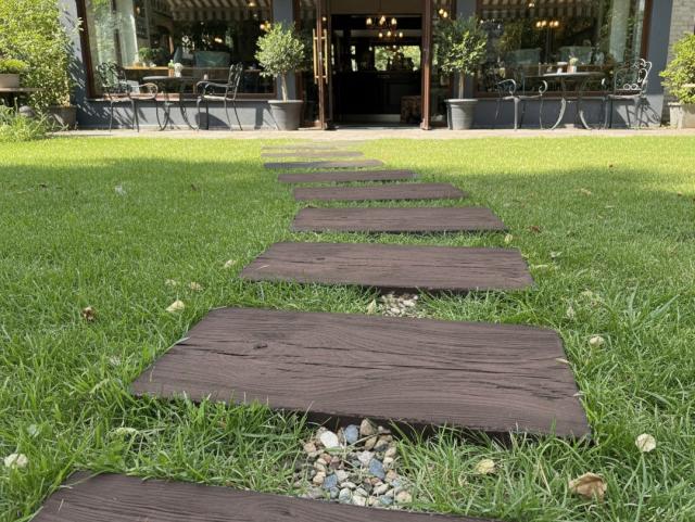 砂利芝生の庭用見切り材